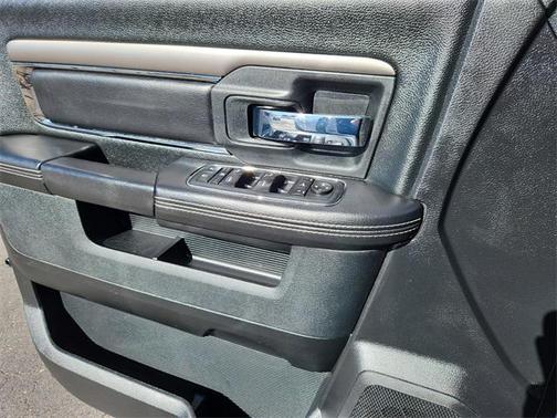 2017 RAM 1500 Night Crew Cab 4x4 5'7' Box