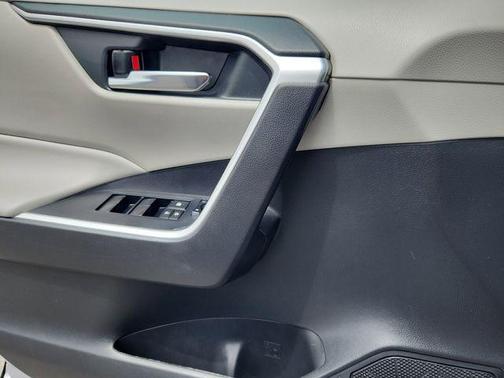 Silver Sky Metallic 2020 Toyota RAV4 XLE