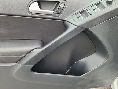 2016 Volkswagen Tiguan SE