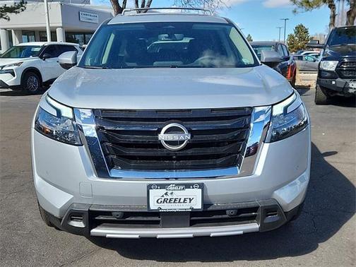 2025 Nissan Pathfinder Platinum 4WD