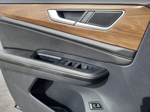 2025 Volkswagen Atlas 2.0T SE w/Technology 4MOTION