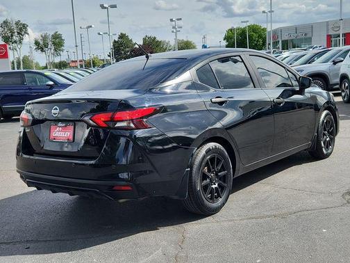 Super Black Metallic 2020 Nissan Versa 1.6 S