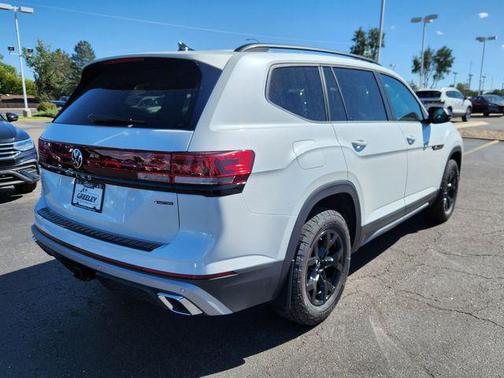 Opal White 2026 Volkswagen Atlas 2.0T Peak Edition