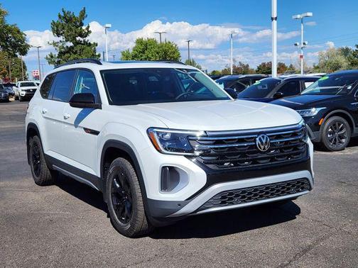 Opal White 2026 Volkswagen Atlas 2.0T Peak Edition