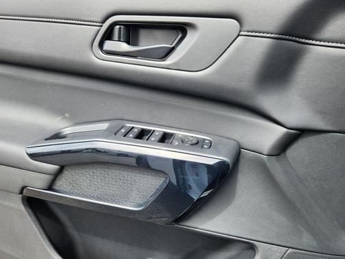 Everest White Pearl Tricoat 2026 Nissan Pathfinder SV