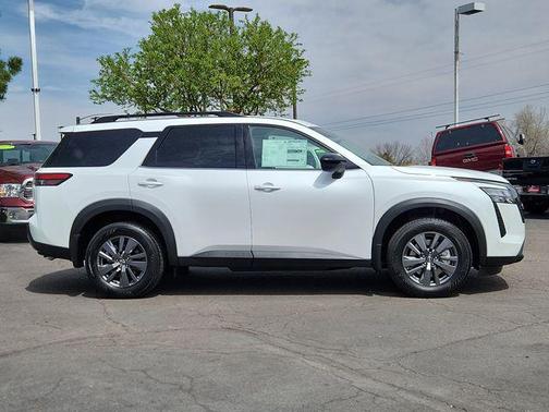 Everest White Pearl Tricoat 2026 Nissan Pathfinder SV