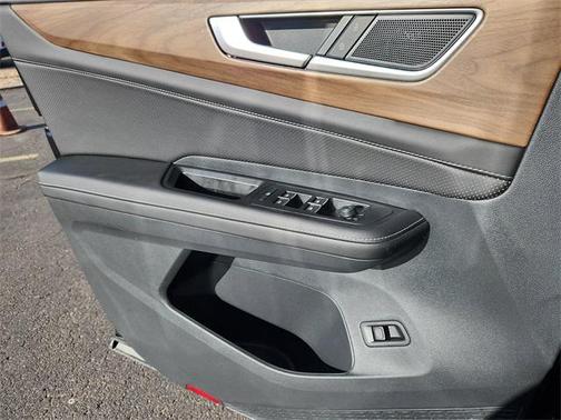 2025 Volkswagen Atlas 2.0T SE w/Technology 4MOTION