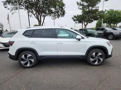 2025 Volkswagen Taos 1.5T SE