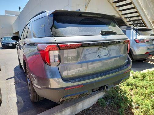 Carbonized Gray Metallic 2025 Ford Explorer ST-Line