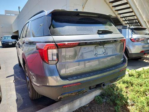 Carbonized Gray Metallic 2025 Ford Explorer ST-Line