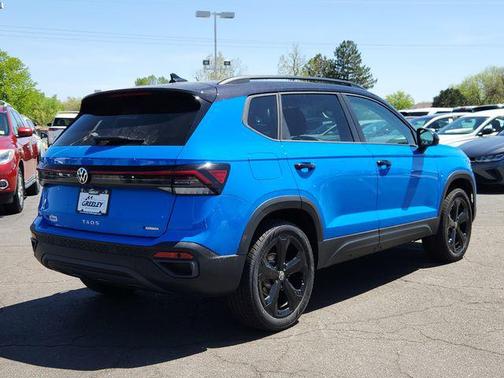 Cornflower Blue w/Deep Black Roof 2026 Volkswagen Taos SE Black