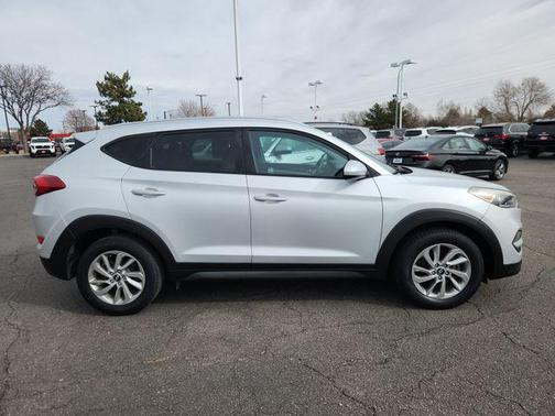 2016 Hyundai TUCSON SE