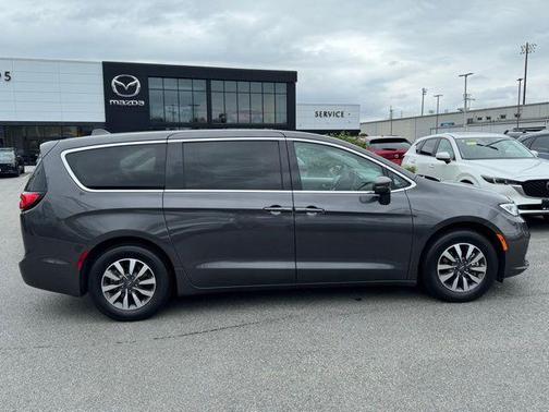 2022 Chrysler Pacifica Hybrid Touring L