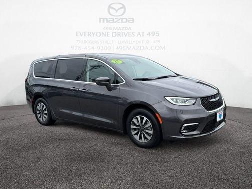 2022 Chrysler Pacifica Hybrid Touring L
