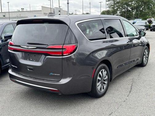 2022 Chrysler Pacifica Hybrid Touring L