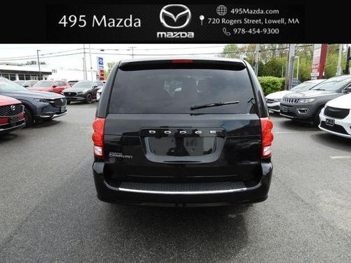 Brilliant Black Crystal Pearlcoat 2018 Dodge Grand Caravan SE