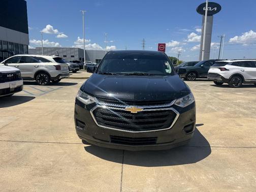 Mosaic Black Metallic 2019 Chevrolet Traverse LS