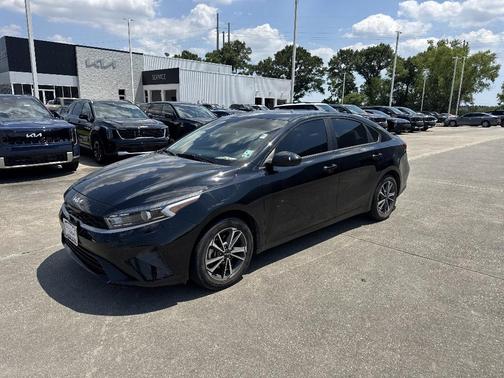 Aurora Black Pearl 2023 Kia Forte LXS