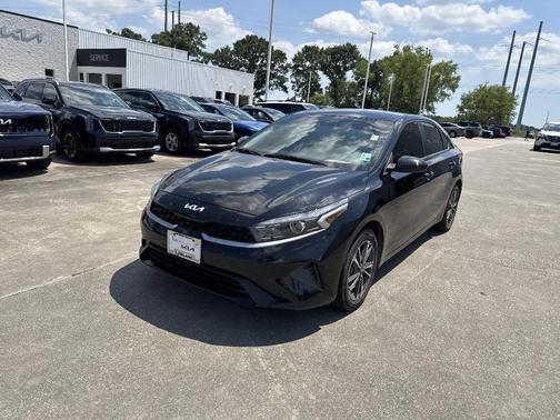 Aurora Black Pearl 2023 Kia Forte LXS