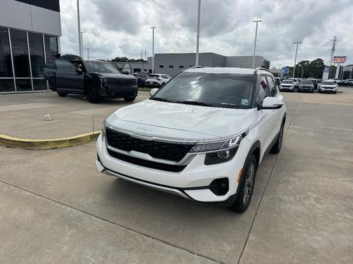 Snow White Pearl 2022 Kia Seltos S