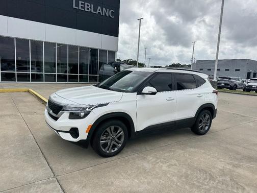 Snow White Pearl 2022 Kia Seltos S