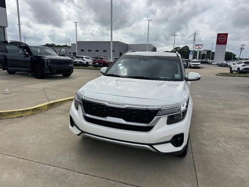 Snow White Pearl 2022 Kia Seltos S