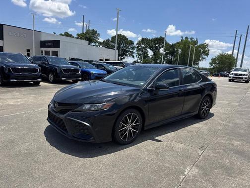 Midnight Black Metallic 2022 Toyota Camry SE