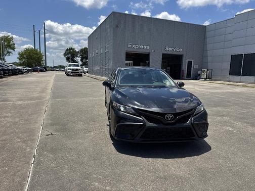 Midnight Black Metallic 2022 Toyota Camry SE