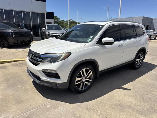 White Diamond Pearl 2017 Honda Pilot Elite