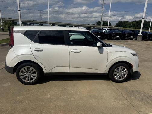 Snow White Pearl 2022 Kia Soul LX
