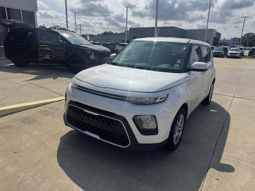 Snow White Pearl 2022 Kia Soul LX