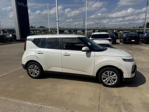 Snow White Pearl 2022 Kia Soul LX