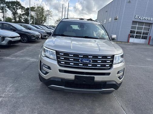 White Gold 2017 Ford Explorer Limited