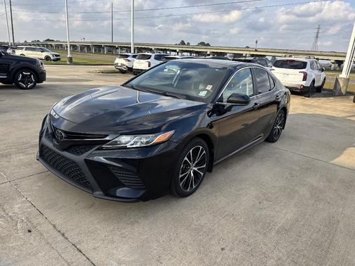 2020 Toyota Camry SE Nightshade