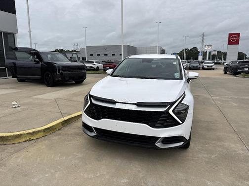 Glacial White Pearl 2024 Kia Sportage EX