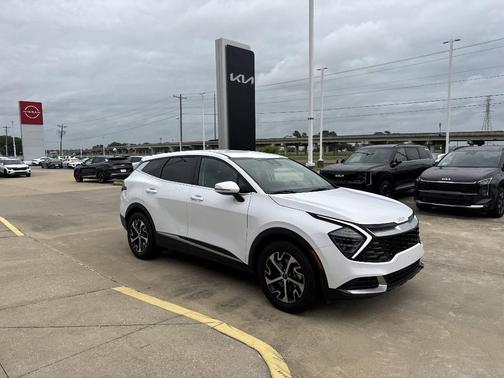 Glacial White Pearl 2024 Kia Sportage EX