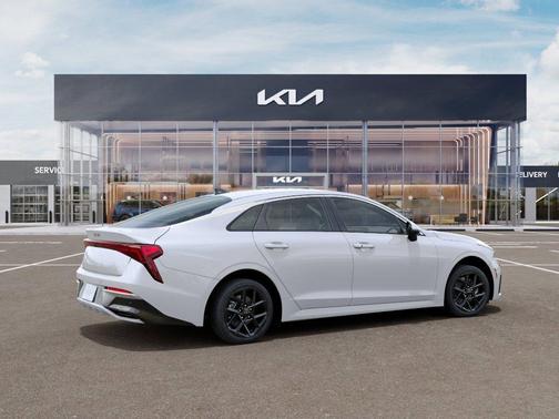 Snow White Pearl 2026 Kia K5 LXS