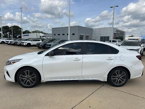 Snow White Pearl 2024 Kia Forte GT-Line