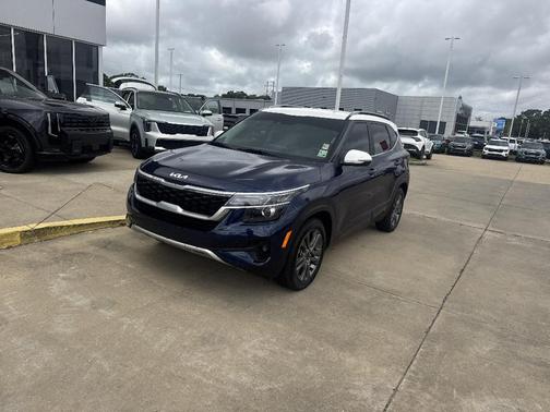Dark Ocean Blue / White Roof 2023 Kia Seltos S