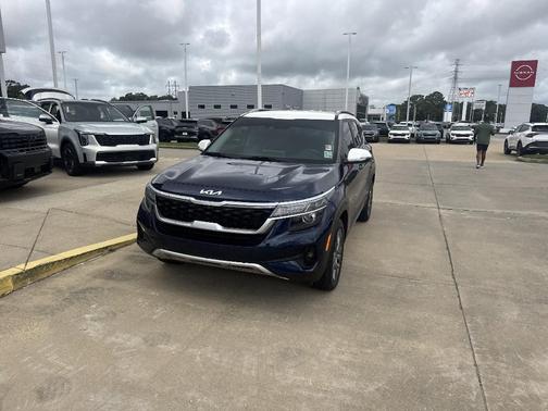 Dark Ocean Blue / White Roof 2023 Kia Seltos S