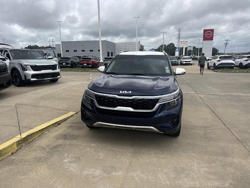 Dark Ocean Blue / White Roof 2023 Kia Seltos S