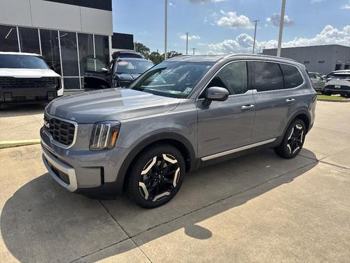 Everlasting Silver 2025 Kia Telluride S