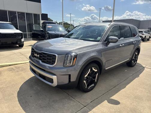 Everlasting Silver 2025 Kia Telluride S