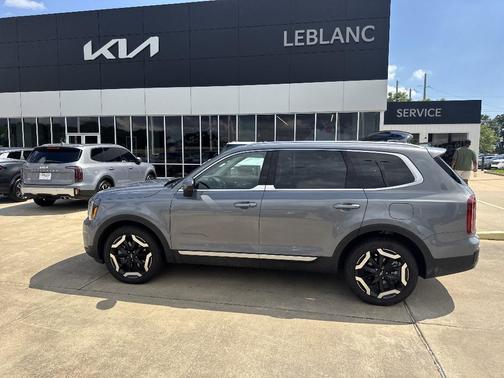 Everlasting Silver 2025 Kia Telluride S