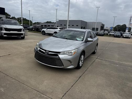 Celestial Silver Metallic 2017 Toyota Camry LE