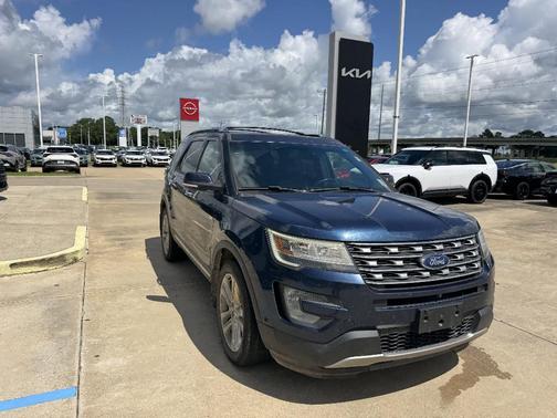 Blue 2017 Ford Explorer Limited