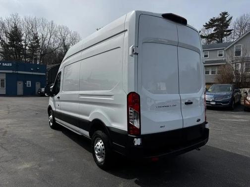 2022 Ford Transit-250 Base