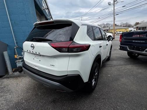 White 2023 Nissan Rogue S