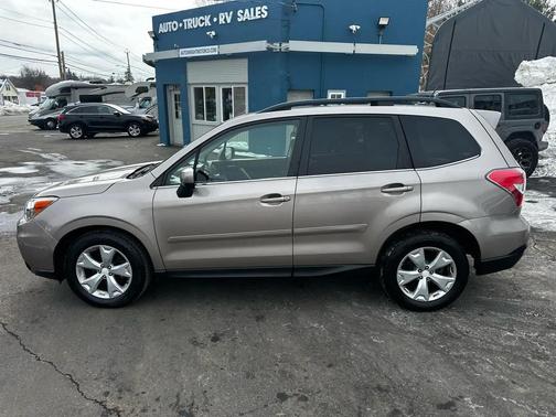 Gold 2015 Subaru Forester 2.5i Limited