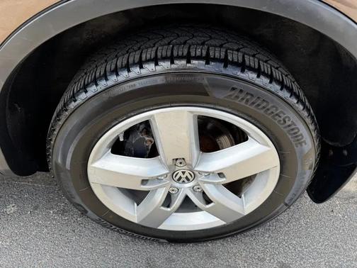 Brown 2014 Volkswagen Touareg TDI Lux